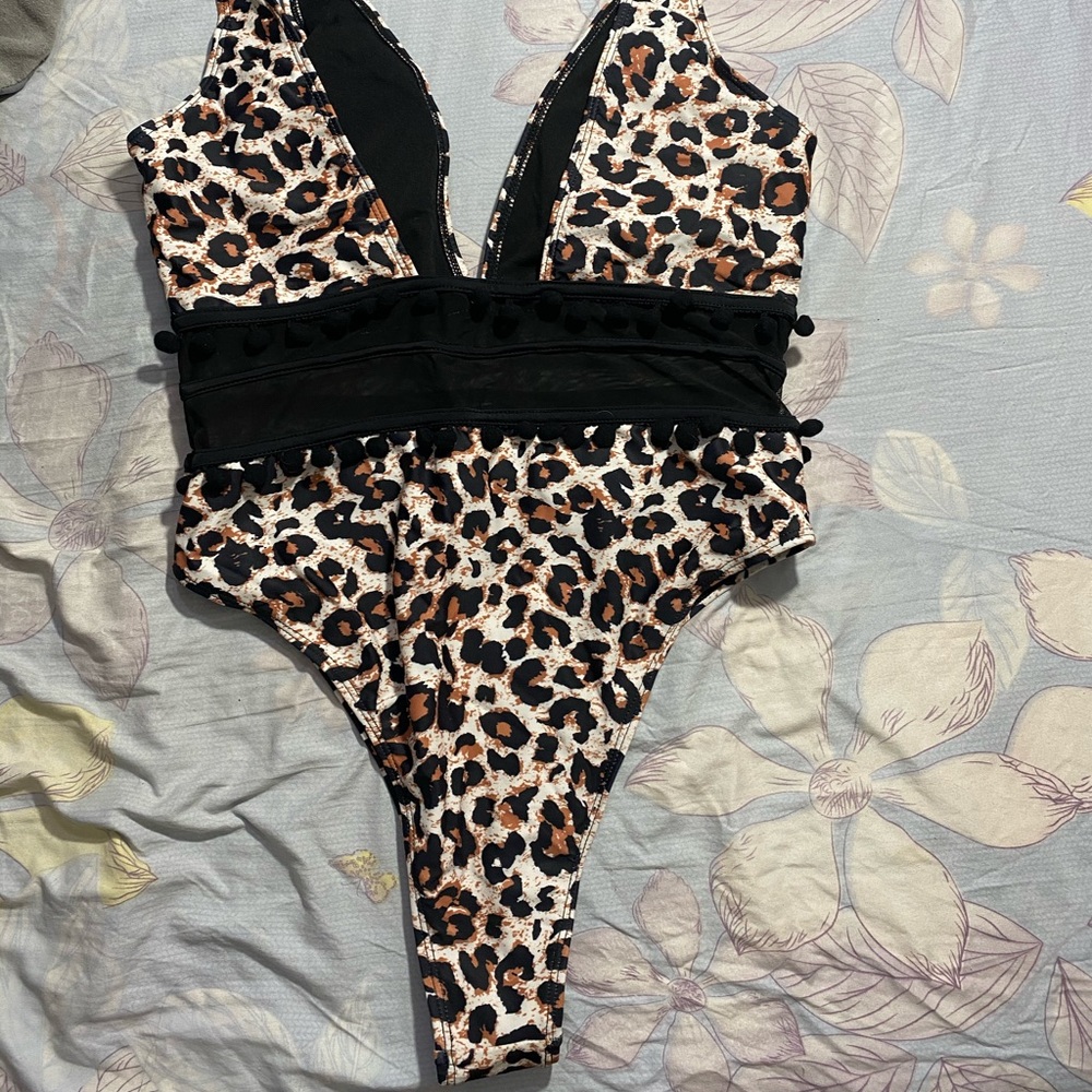 NWT Leopard One Piece - Picture 2 of 6